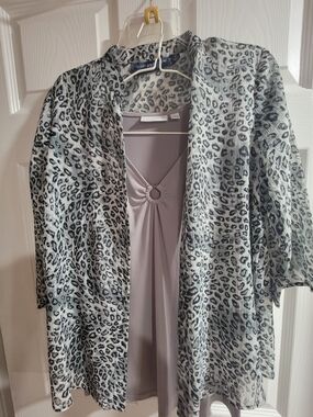 Stylish Susan Graver two-piece outfit. Size Xs